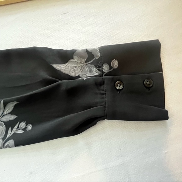 Ann Taylor Women's Long Sleeved Blouse Gray Floral V Neck Pleated Front Size Sm - Picture 8 of 9